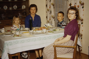 60-62 051famLorenadinner